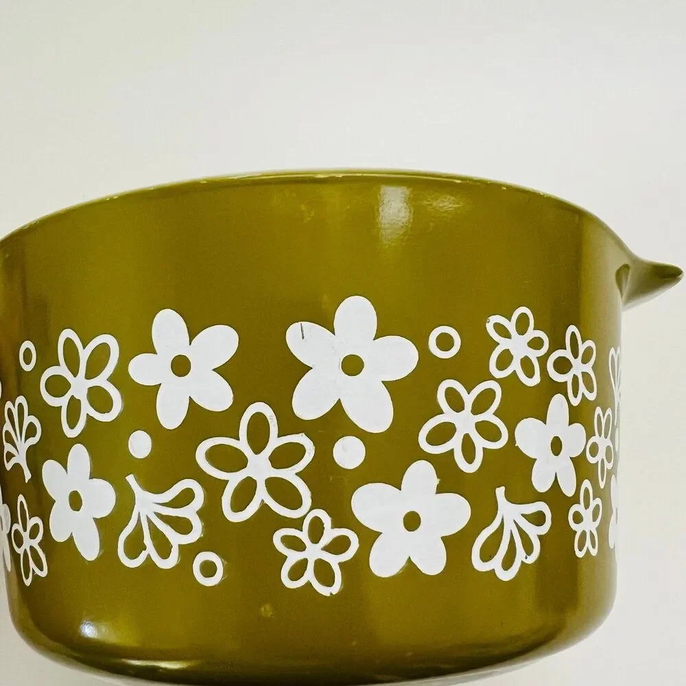 PYREX Green White Spring Blossom Crazy Daisy 473 Casserole Dish 1 Qt. With Lid